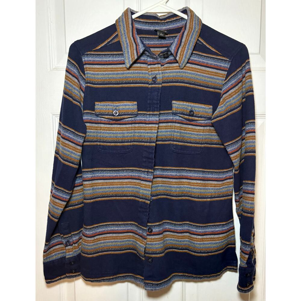 Patagonia long sleeved fjord flannel shirt. Women’s size 0
